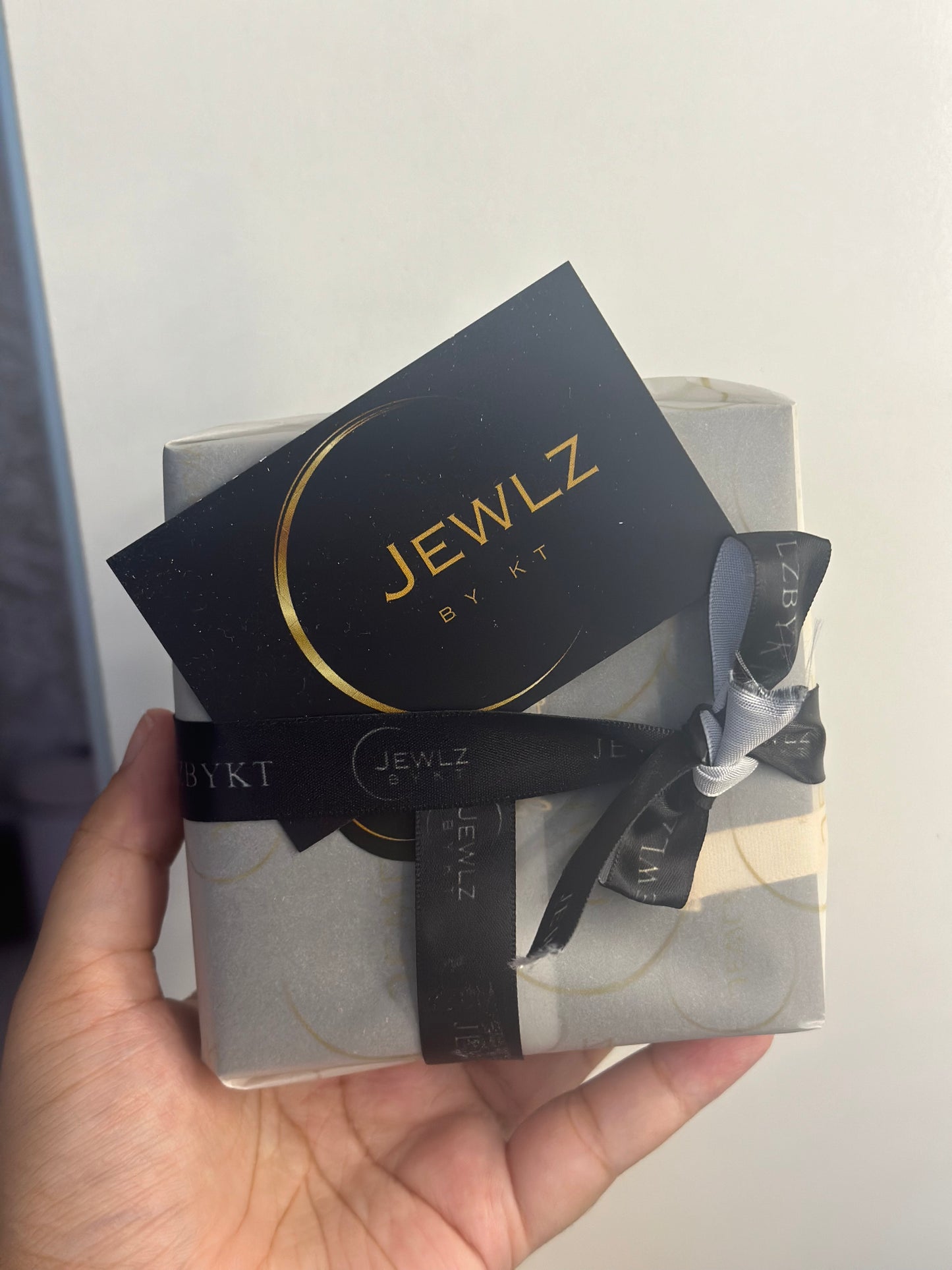 Luxury gift wrapping